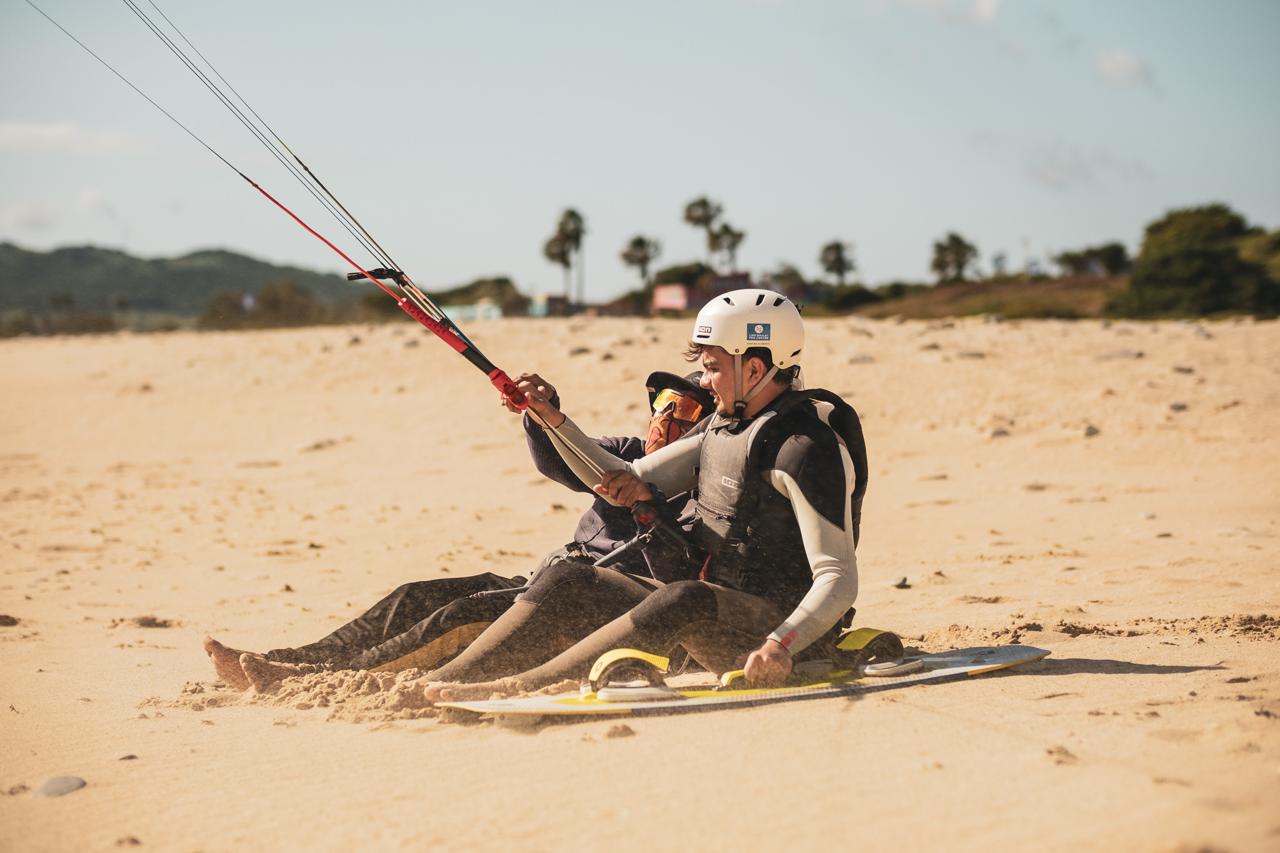 Kitesurf Lessons in Tarifa: How the Forecast Shapes Your Learning Experience