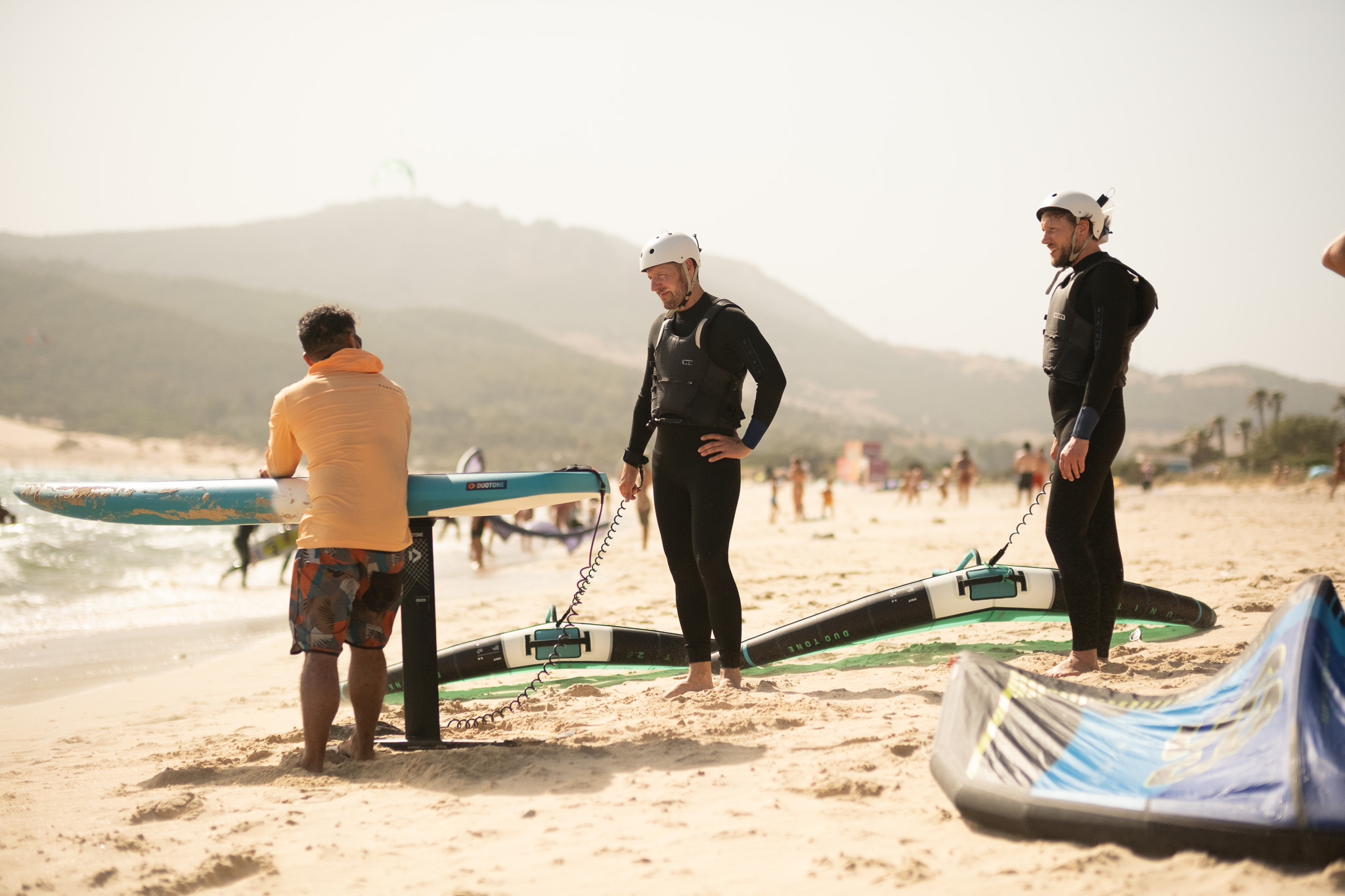 Wingfoil beginners with an instructor during a lesson on the beach in Tarifa